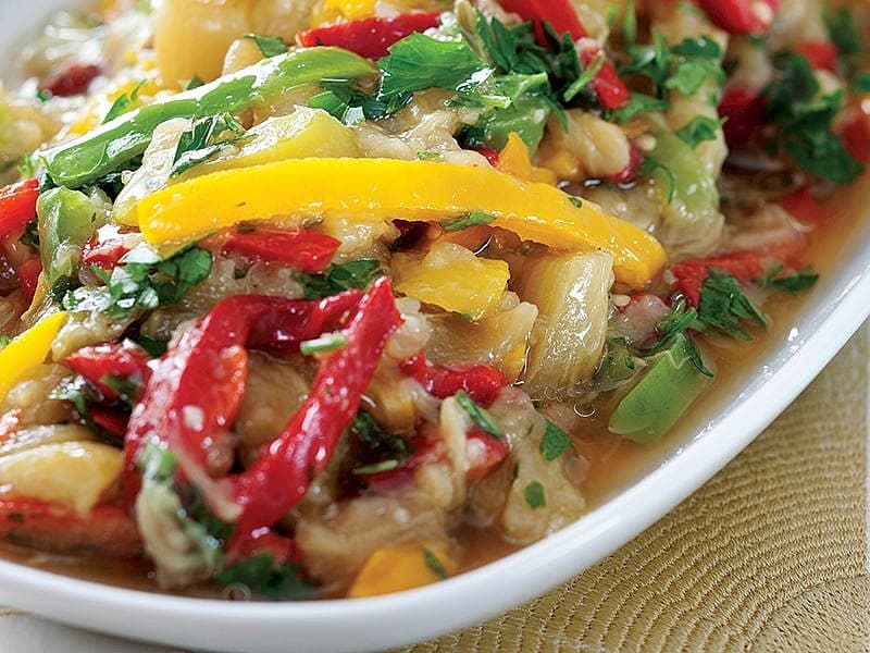 Patlıcanlı Karışık Tatlı Biberli Salata