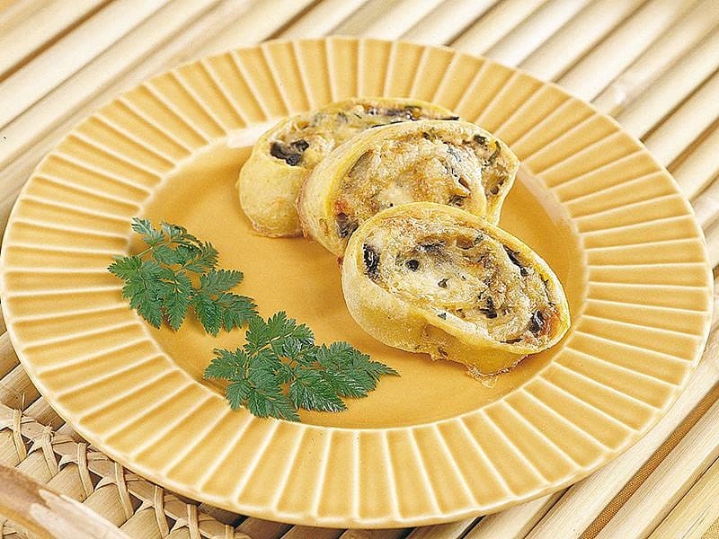 Patlıcanlı Ve Safranlı Rulo Börek