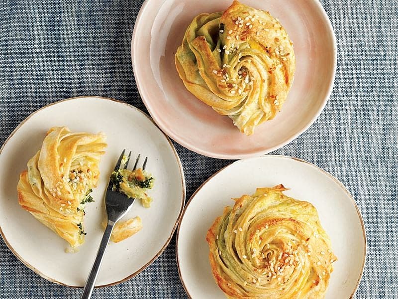 Pazılı Ve Çökelek Peynirli Börek