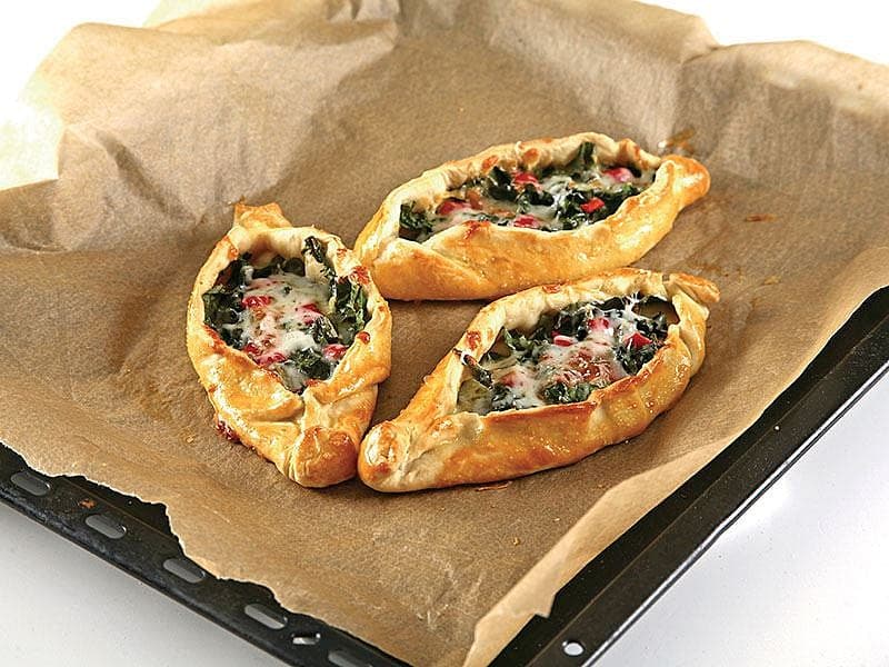 Pazılı Ve Kırmızı Biberli Pide