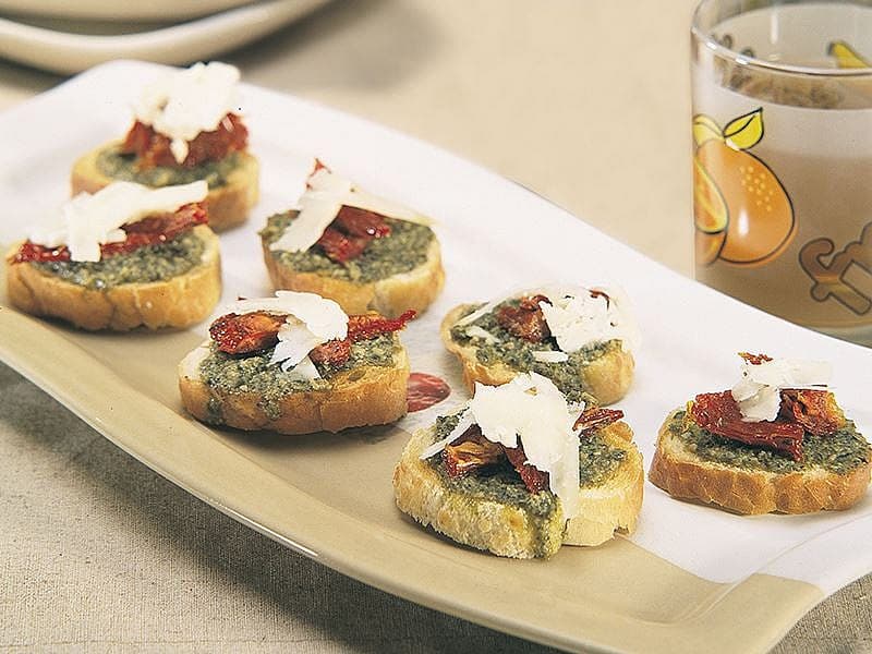 Pesto Soslu Kanepe