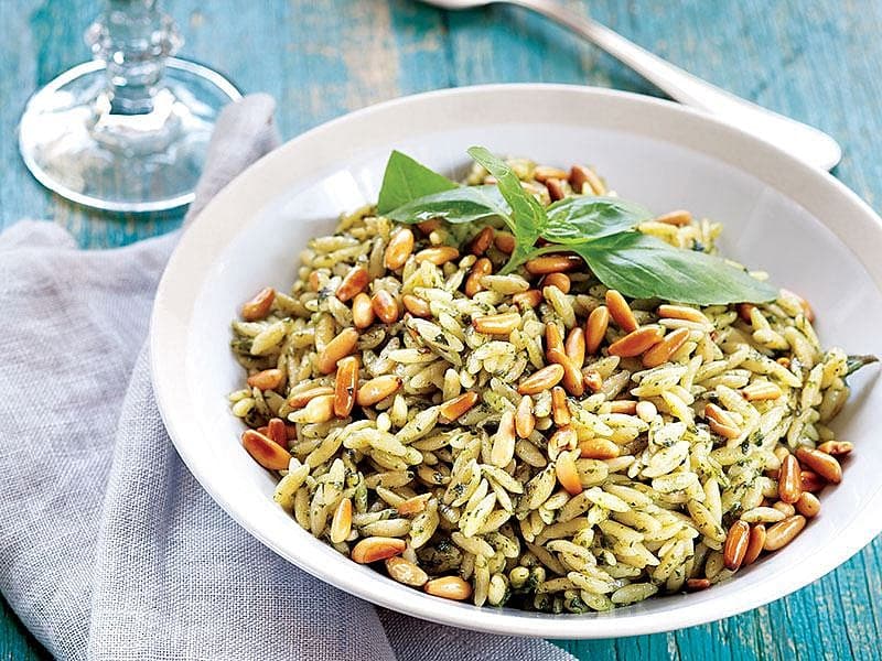 Pesto Soslu Ve Çam Fıstıklı Arpa Şehriye Pilavı