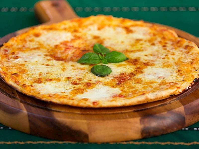 Peynirli Pizza