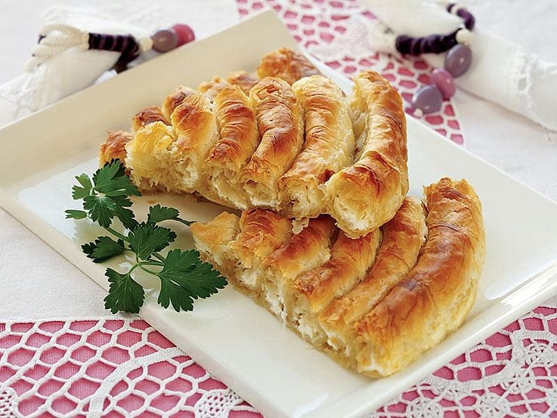 Peynirli Sarmal Börek