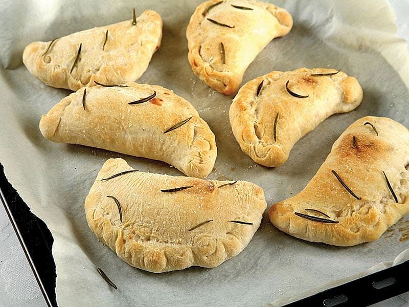 Peynirli Ve Biberiyeli Börek