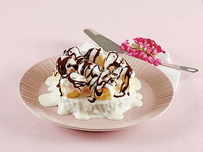 Profiterollü Pasta