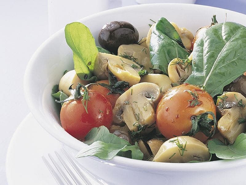 Rokalı Mantar Salatası