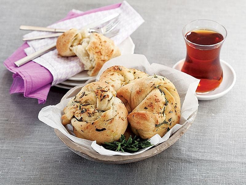 Sarımsaklı Ve Taze Otlu Ekmek