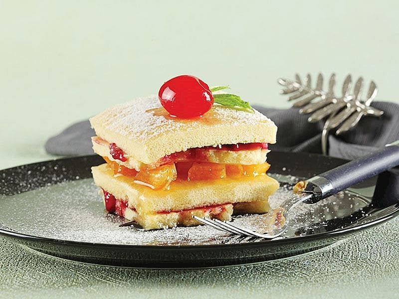 Şeftalili Ve Böğürtlenli Tost Kek