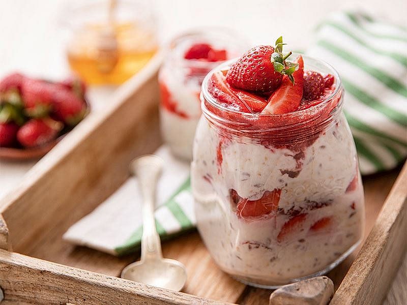 Şekersiz Çilekli Granola tarifi