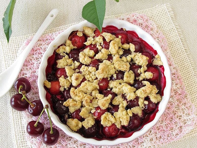 Şekersiz Vişneli Crumble