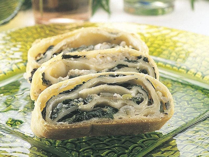 Soğanlı Rulo Börek