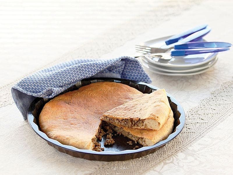 Soğanlı Ve Kıymalı Alt Üst Börek