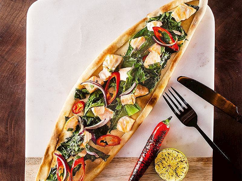 Somonlu Ve Ispanaklı Pide