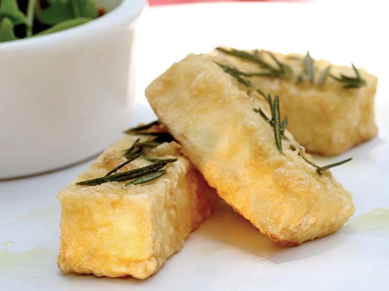 Soslu Peynir Köftesi