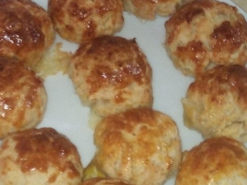 Sucuklu Peynirli Zeytinli Poğaçalar