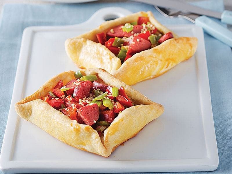 Sucuklu Gevrek Börek