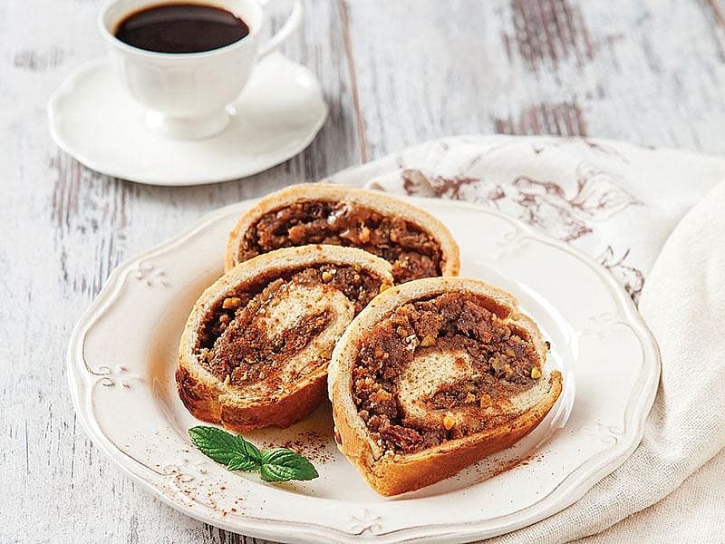 Tahinli Ve Kuruyemişli Rulo Tatlı