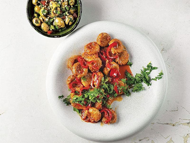Tarsus Usulü Sarımsaklı Köfte & Zeytin Salatası
