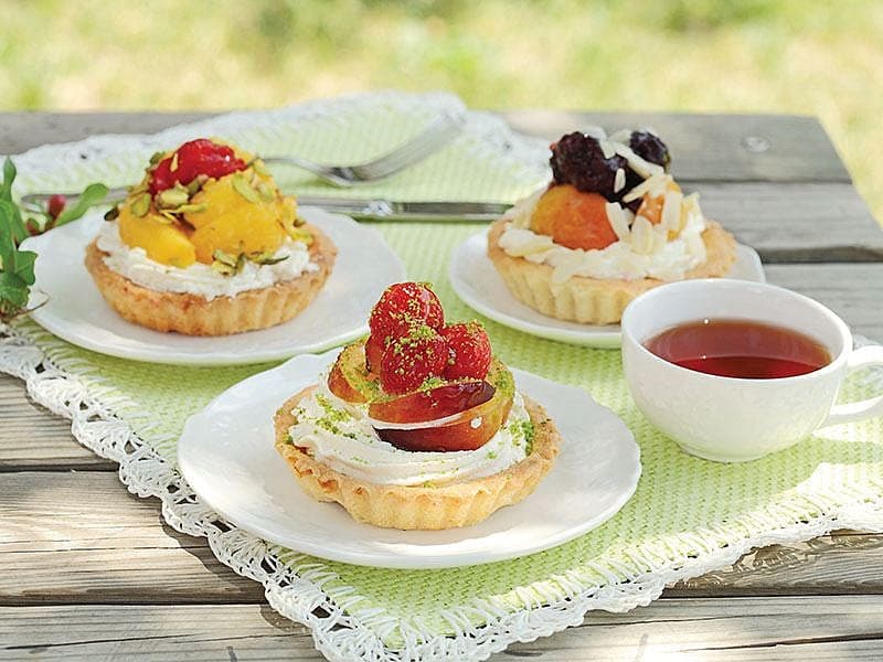 Tatlı Lor Peyniri Ve Kremalı, Meyveli Turta