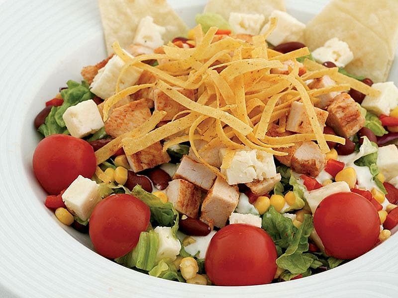 Tavuklu Ranchero Salatası
