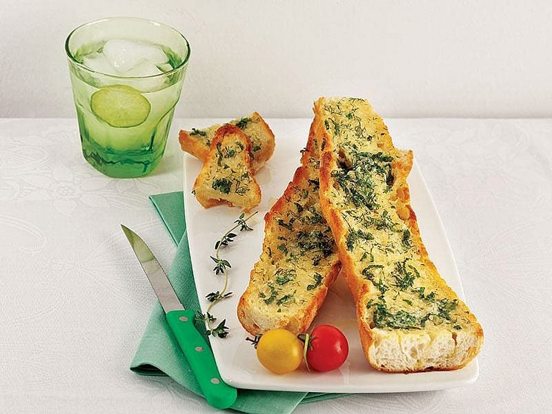 Taze Otlu Ve Sarımsaklı Ekmek