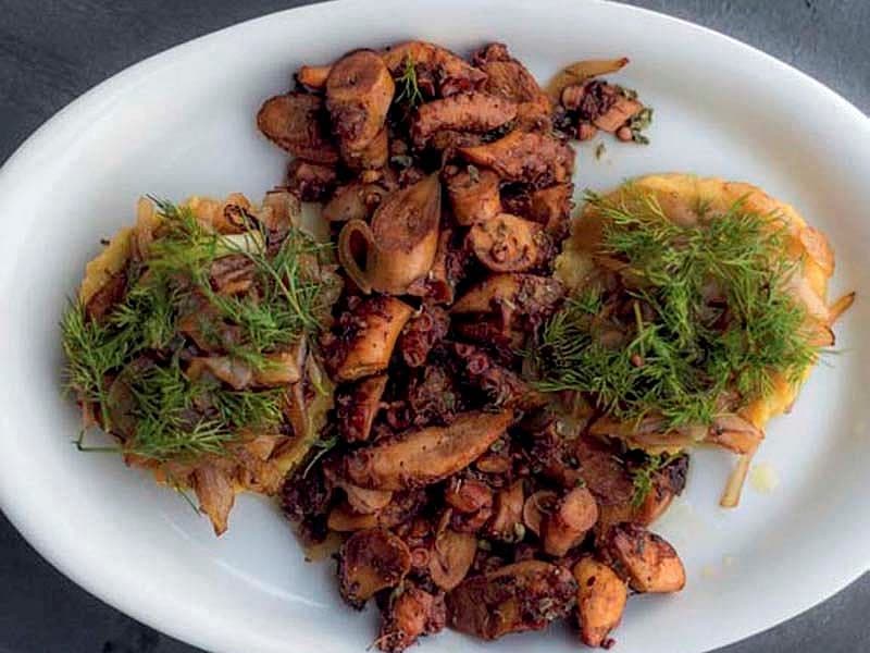 Teriyaki Soslu Ahtapot (Mercimek Fava Yatağında)
