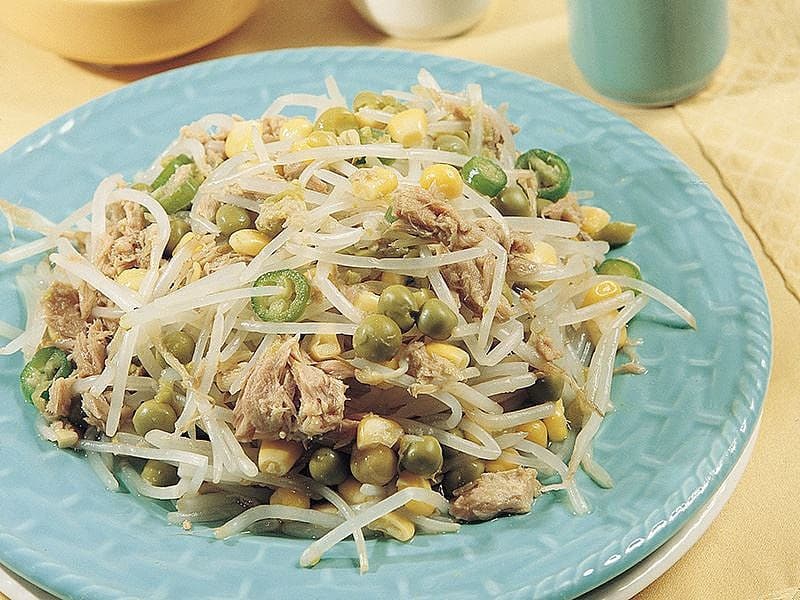 Ton Balıklı Soya Filizi Salatası