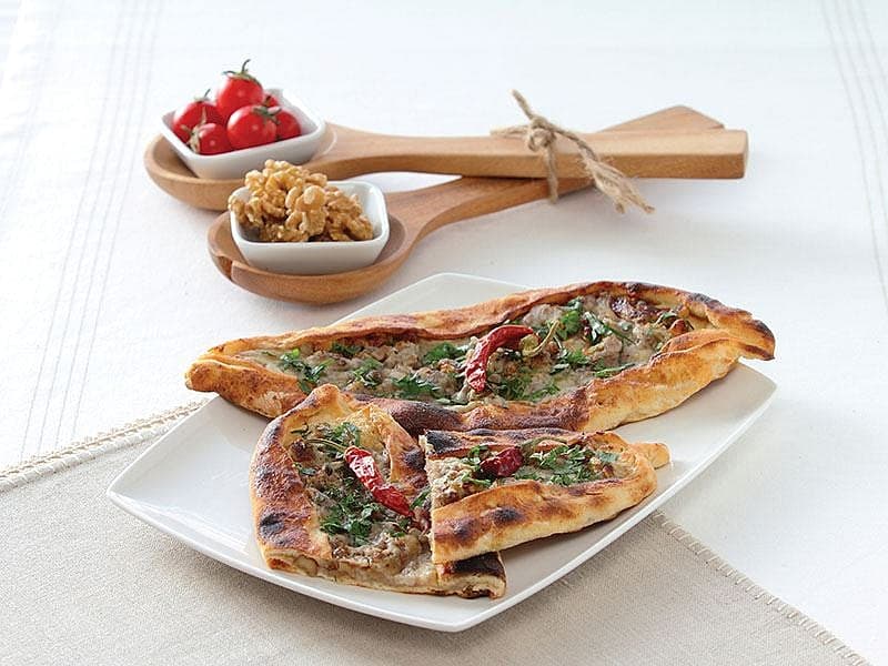 Tulum Peynirli Ve Cevizli Pide