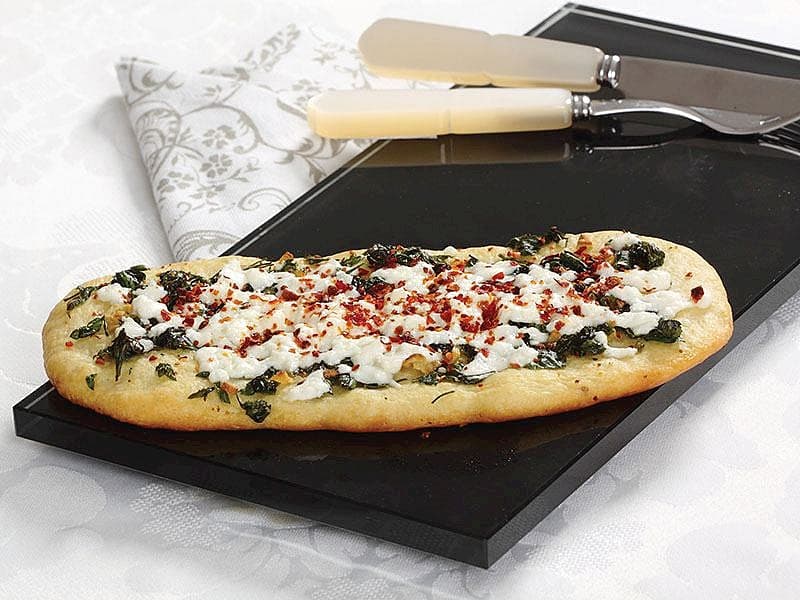 Tulum Peynirli Ve Maydanozlu Pizza