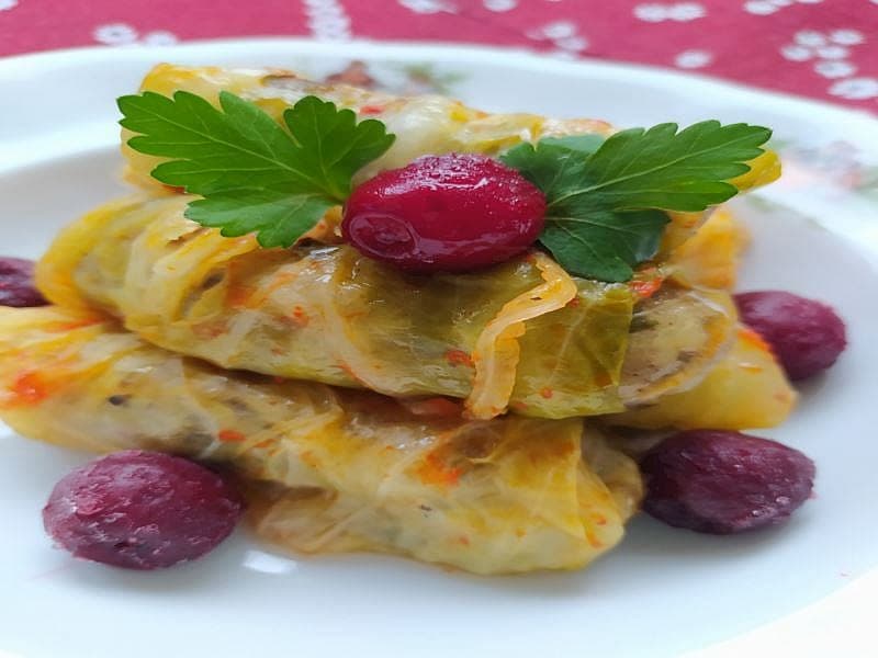 Vişne Ekşisi Soslu Lahana Sarma