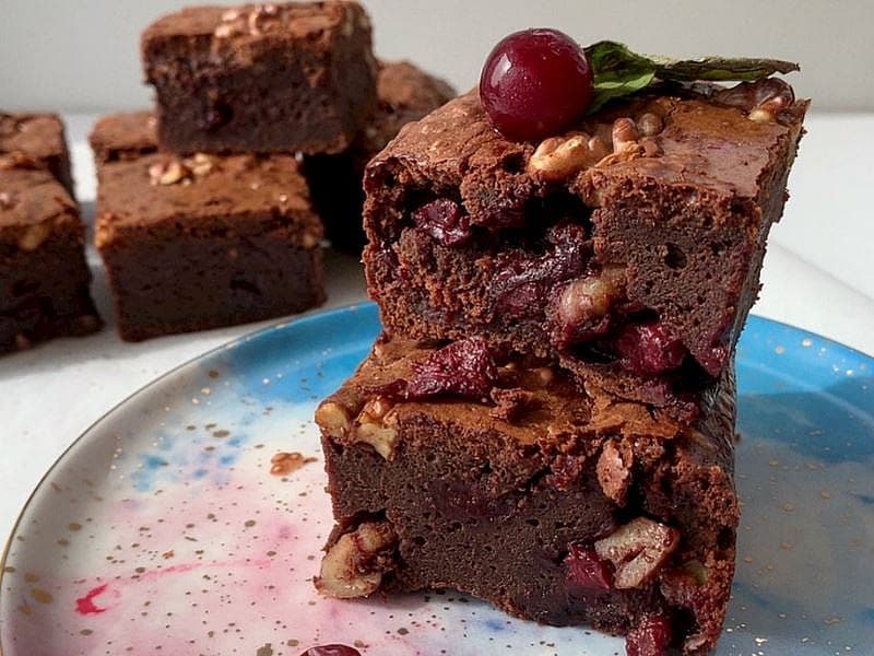 Vişneli Ve Cevizli Brownie