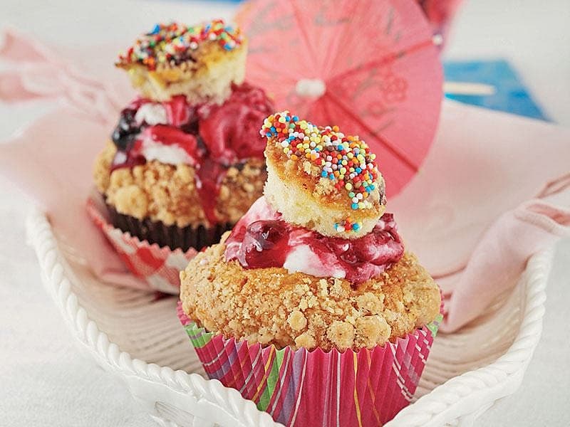 Yaban Mersinli Dondurmalı Cupcake