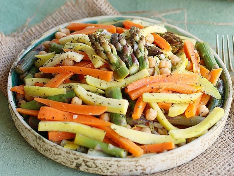 Kuşkonmazlı Yaz Salatası