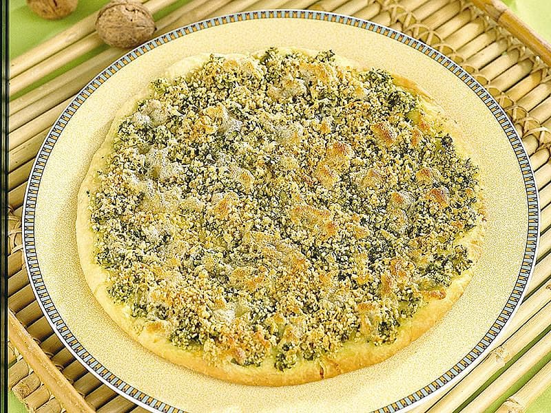 Yeşil Soslu Ve Cevizli Pizza