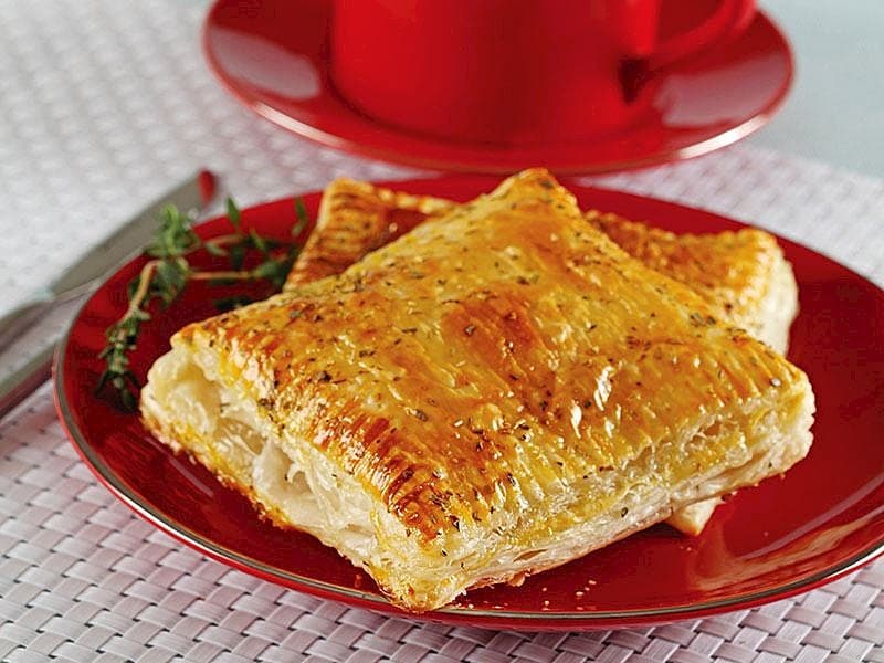 Yeşil Zeytinli Ve Kuru Domatesli Milföy