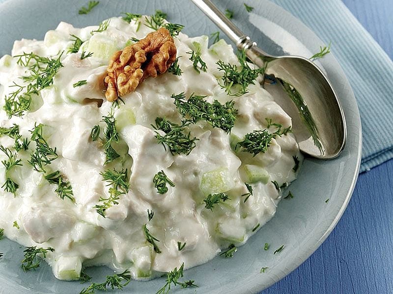 Yoğurtlu Tavuk Salatası