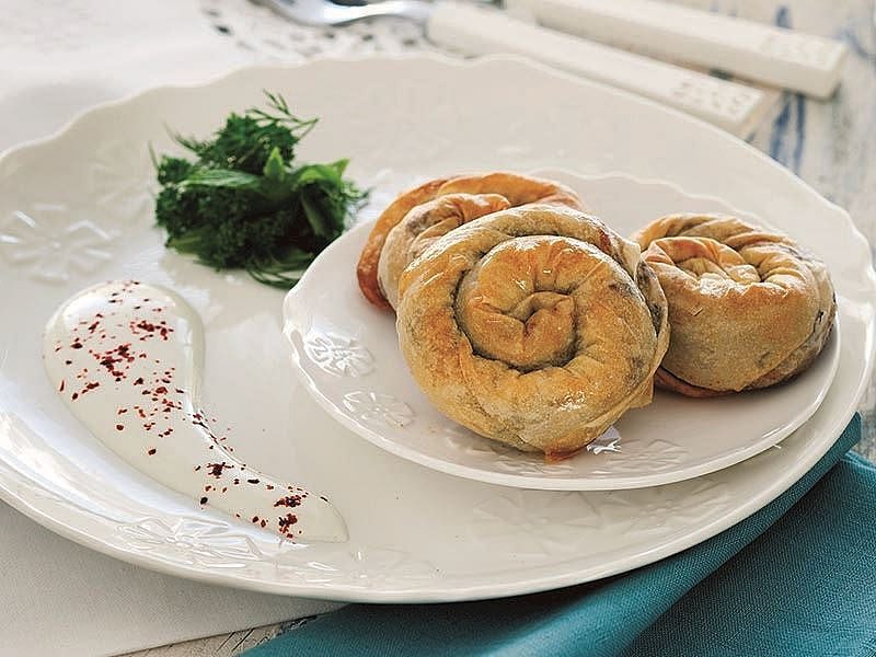 Yoğurtlu Ve Kıymalı Boşnak Böreği tarifi