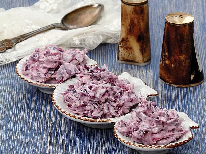 Yoğurtlu Ve Mayonezli Kırmızı Lahana Salatası