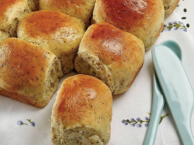Yumurtalı Ve Haşhaşlı Ekmek