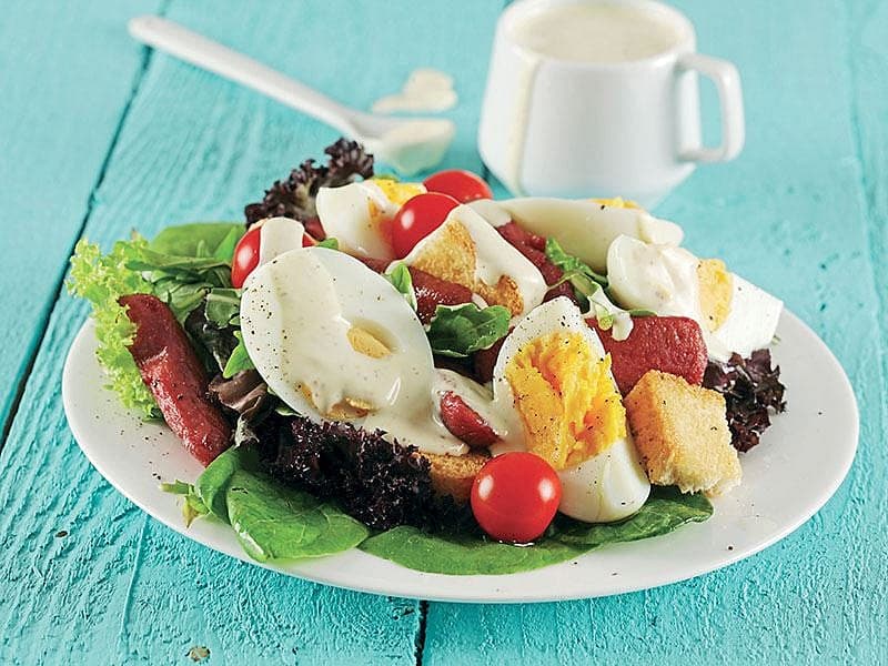 Yumurtalı Ve Sosisli Salata