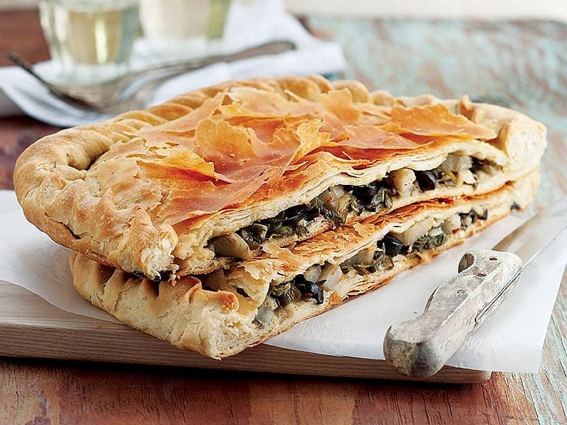 Zeytinli Ve Enginarlı Börek