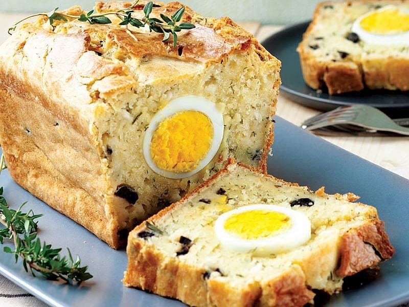 Zeytinli Ve Yumurtalı Kek