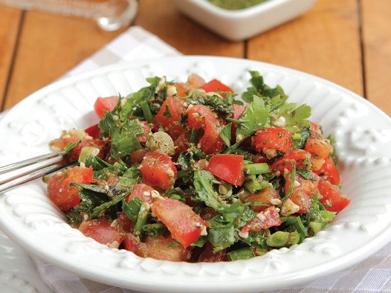 Domatesli Yeşillik Salatası