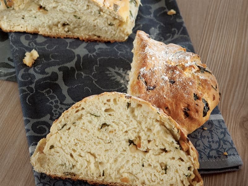 Pazılı Ve Çam Fıstıklı Ekmek