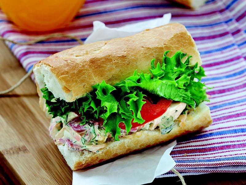 Yumurtalı Ve Salatalı Sandviç